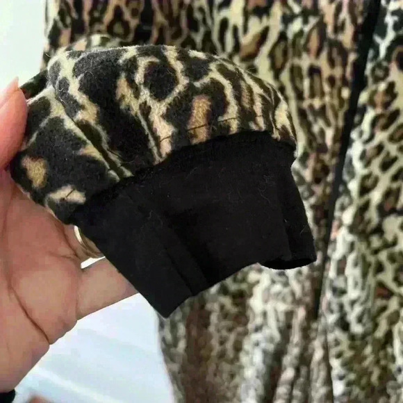 Nick and Nora animal print onesie, cat themed, EUC, size small. - Picture 3 of 6